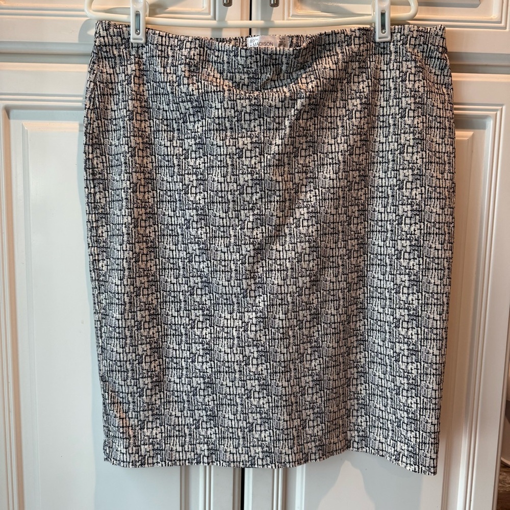 89th & Madison Women’s XL Elastic Waistband, Slitback Skirt. Pre-owned